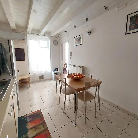 Casa Foscolo 48 *